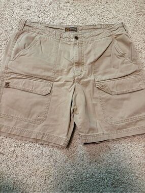 G.H. Bass & Co. Men's Cargo Shorts in Khaki